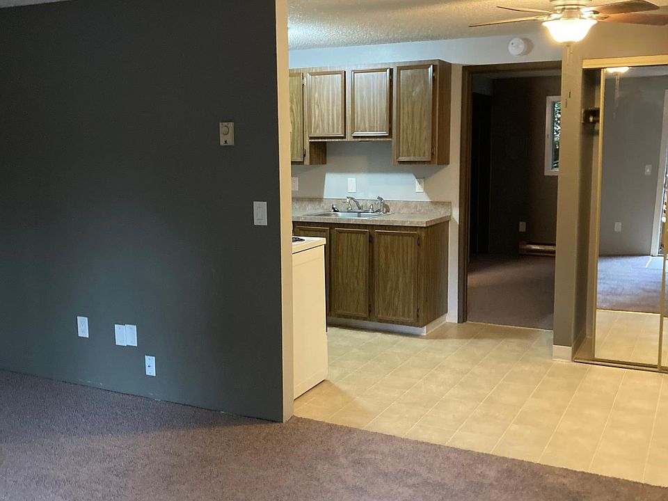 living room looking thru to kitchen