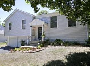 2153 Countryside Cir, Naperville, IL 60565