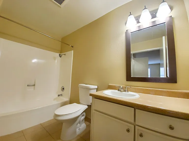 Parklane Apartments — Photo 35
