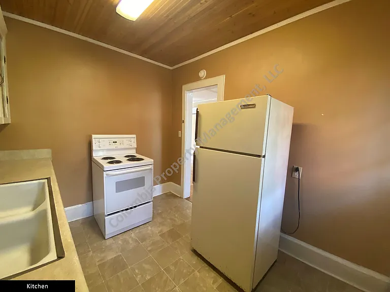 1600 Maple St #4 — Photo 8