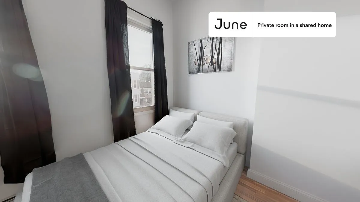 Queen bedroom in 4 bed/1 bath home in Bushwick #504 D — Photo 1