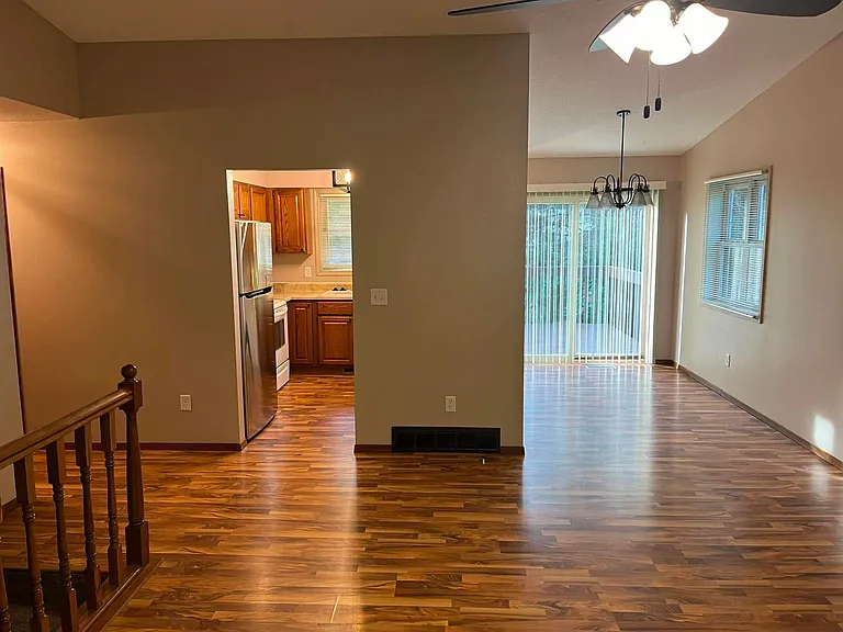 2612 S Melanie Ln — Photo 2