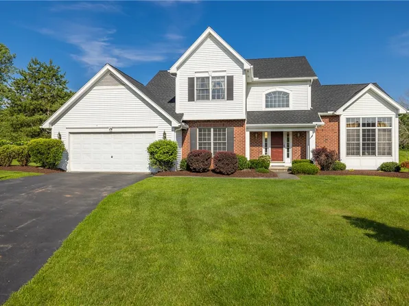 19 Chippenham Dr, Penfield, NY 14526