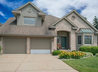 325 Geneva Cir UNIT 16, Lansing, MI 48917