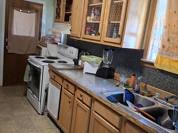 2nd image of 1371 Alexander Rd