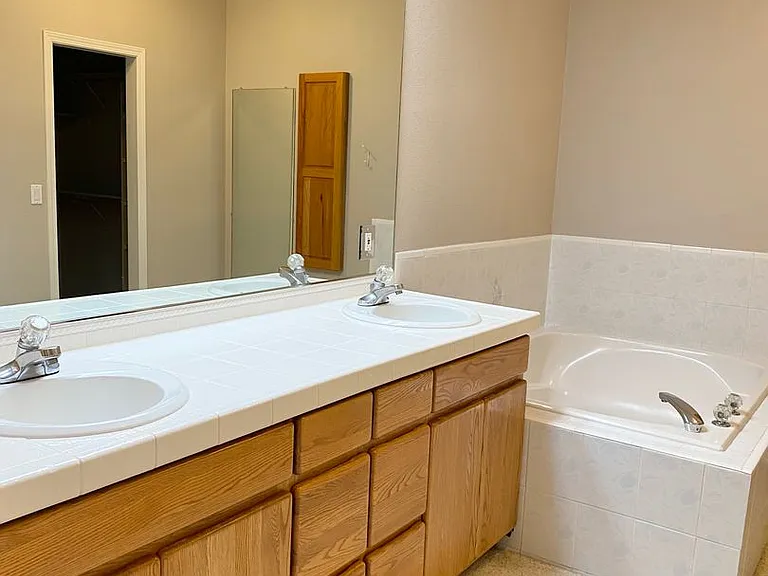 14241 NW Lakeshore Ct — Photo 16