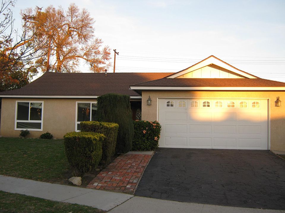 1st image of 212 Mackay Ave