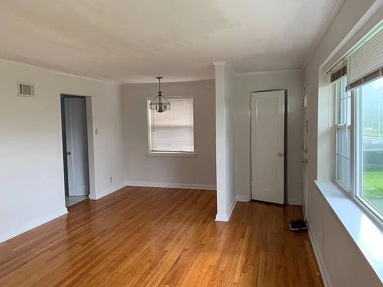 8529 Everett Ave — Photo 2