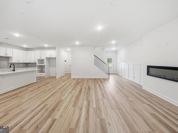 5th image of 427 Windy Ln
