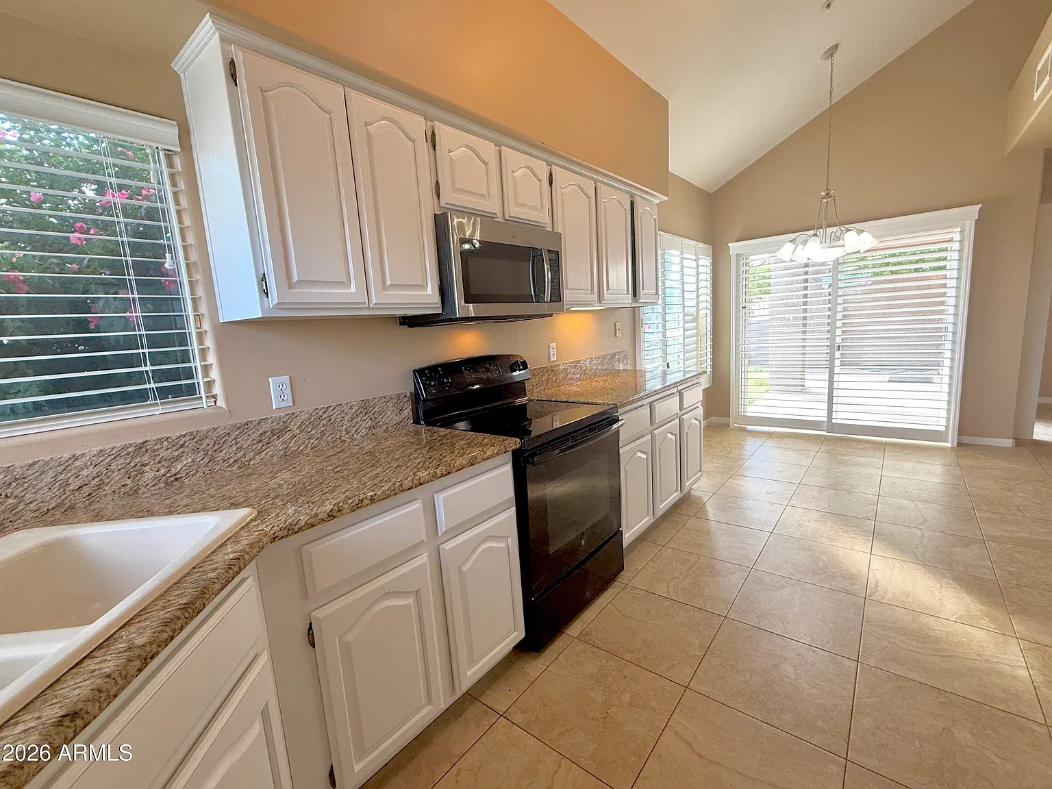 3 bed, 2.0 bath, 2093 sqft, $3,590 — Photo 3