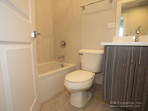 4th image of 2626 N Rockwell St APT 2FF