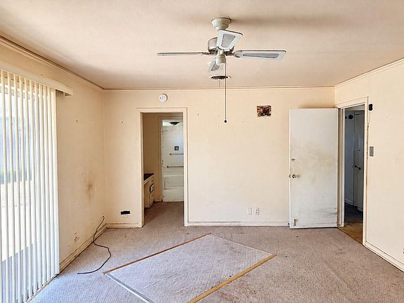 5th image of 5551 Aspen St