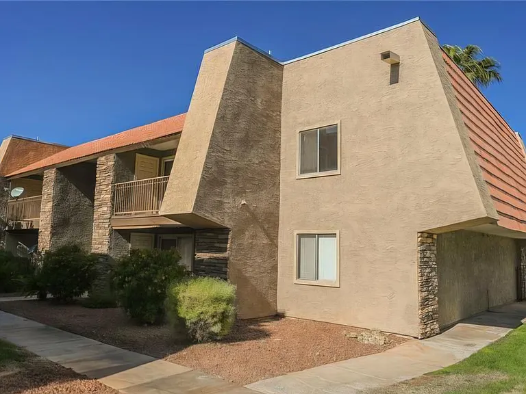 4400 Sandy River Dr #16 — Photo 16