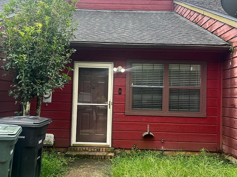2331 Tina Dr — Photo 1