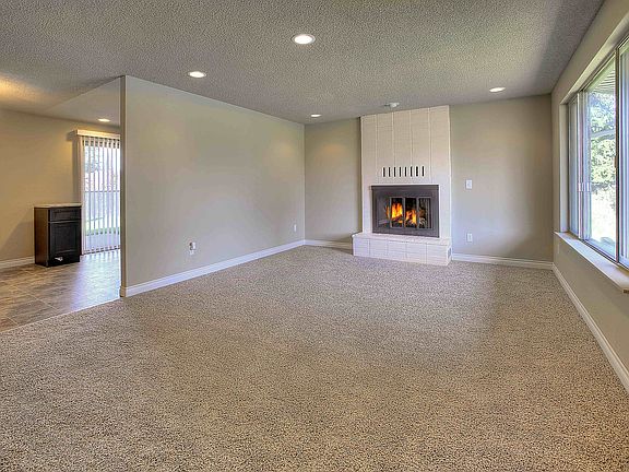 4th image of 17002 20th Avenue Ct E