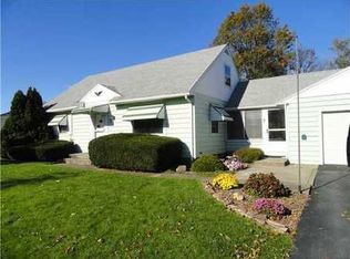 7 Ironwood Dr, Rochester, NY 14616