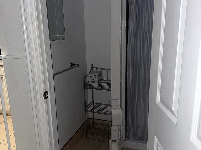 5221 SW 22nd Ter — Photo 10