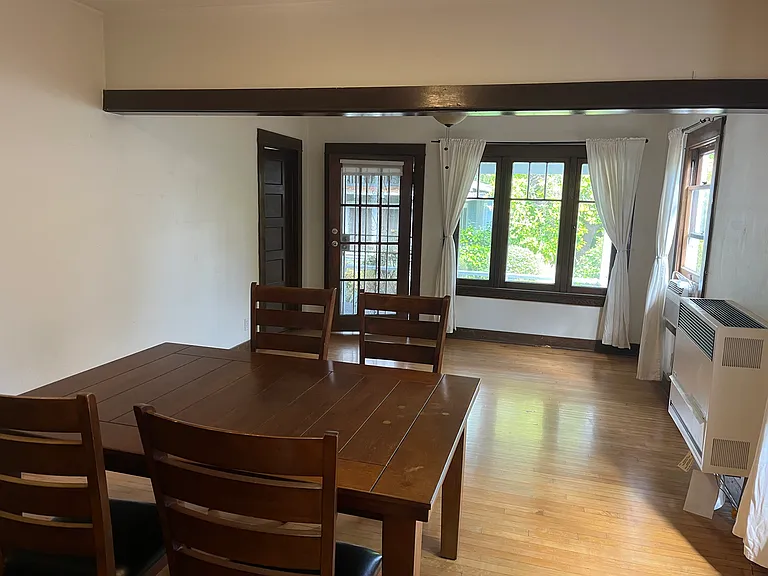 807 N Wilson Ave — Photo 2