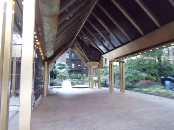 100 United Nations Plaza image 1 of 24