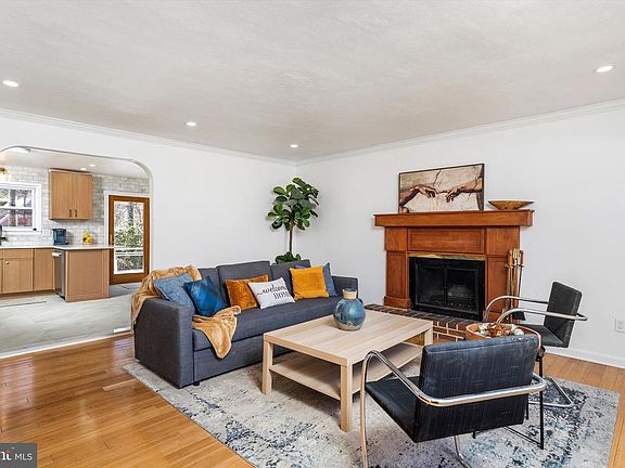 5th image of 1247 Lower Ferry Rd