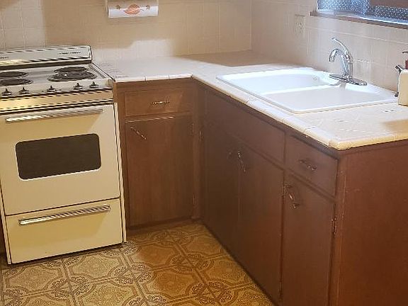 3rd image of 1810 S Wallace Dr #1810