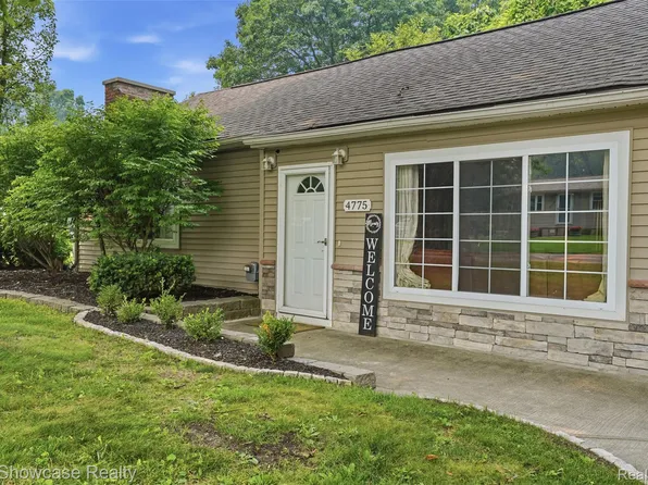 4775 Lake Grove Dr, White Lake, MI 48383