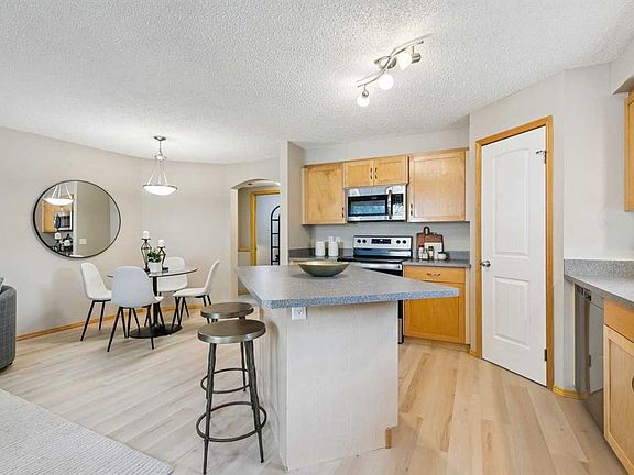 5th image of 7 S Everridge Sq SW #106