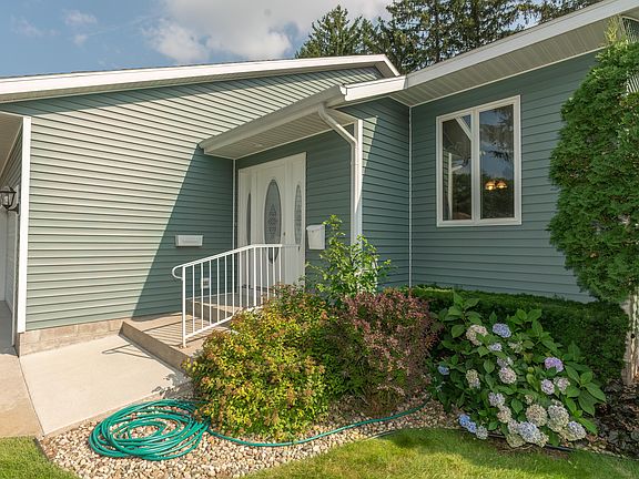 2nd image of 1139 Aspen Dr #70