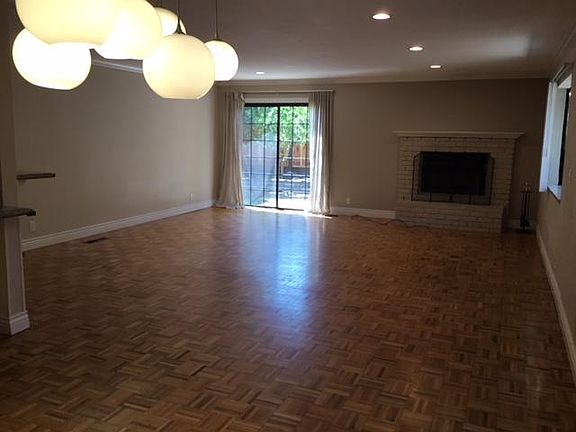 3rd image of 698 Spruce Dr