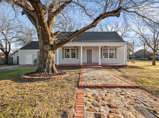 308 S Fordyce St, Blooming Grove, TX 76626