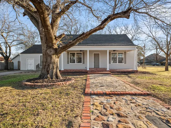 308 S Fordyce St, Blooming Grove, TX 76626