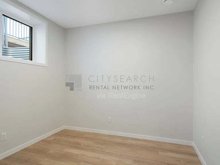 31 Royston Ter NW — Photo 16