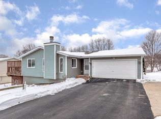 826 Squire Ln, West Bend, WI 53090