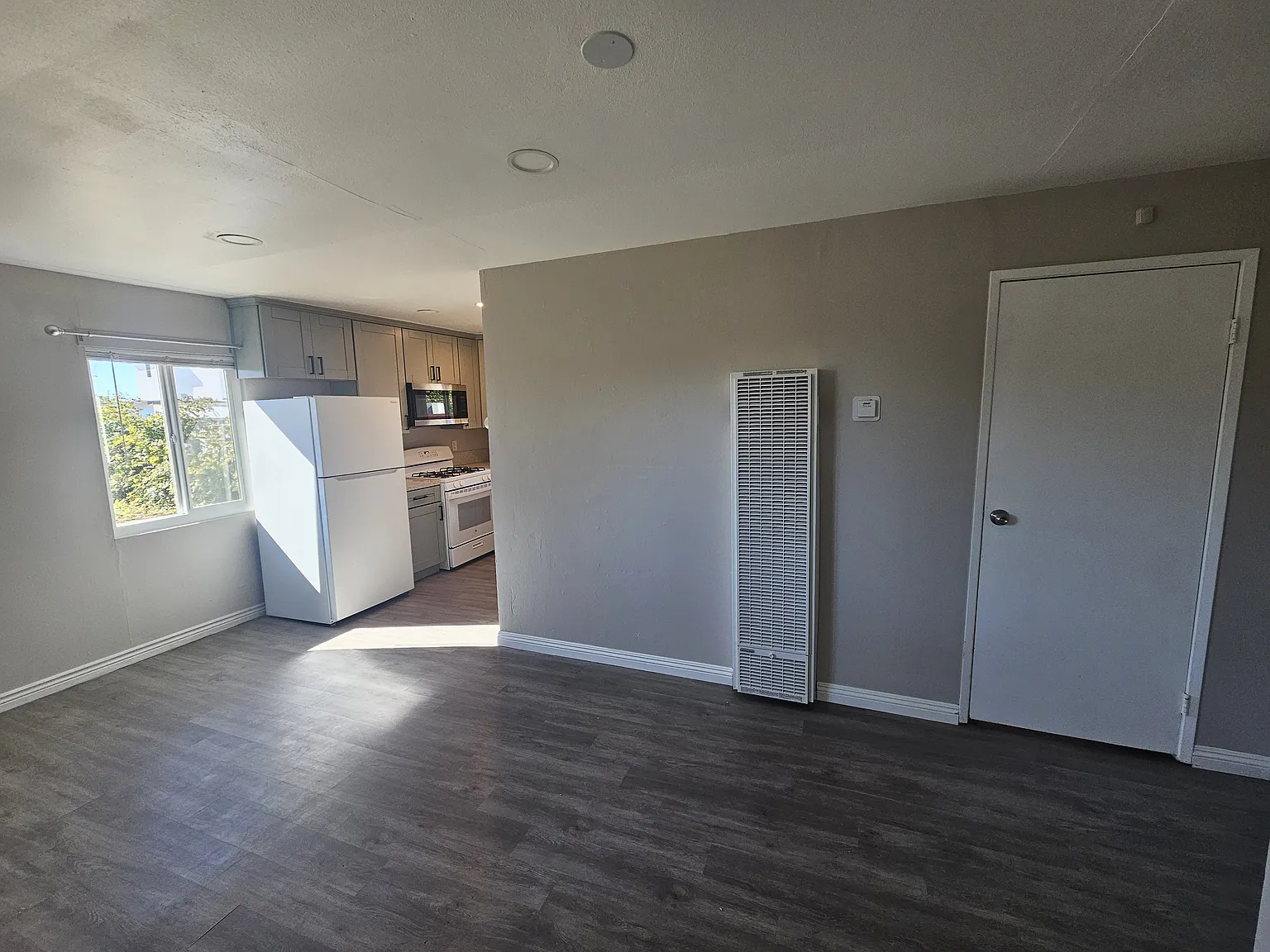 1424 Lemon St — Photo 4
