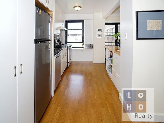 2nd image of 208 Broadway APT J1002