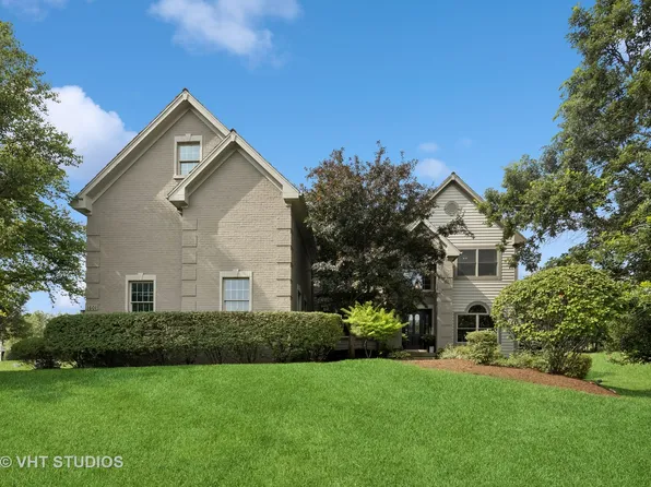 1601 Bobolink Cir, Woodstock, IL 60098