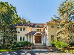 19 Canterbury Rd, Livingston, NJ 07039