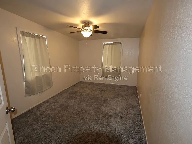 329 E Scott St — Photo 6