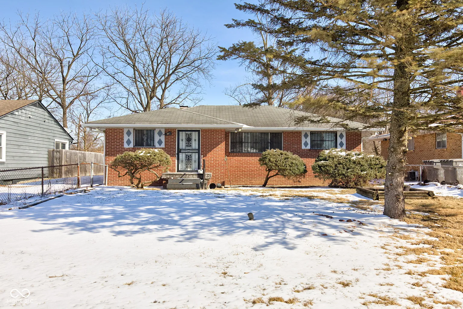 4139 N Grand Ave photo 1