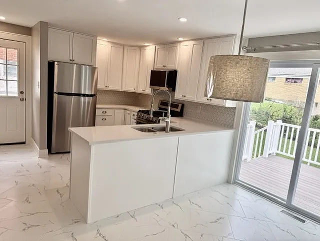 Kitchen/ dining area