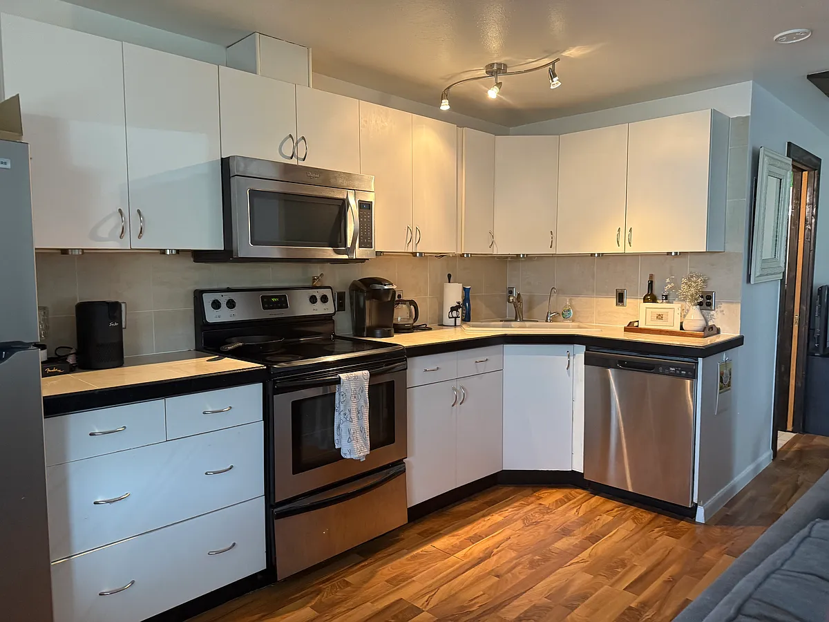 Building Photo - 396 Cove Blvd #23
