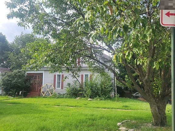 3rd image of 824 W Harvey Ave
