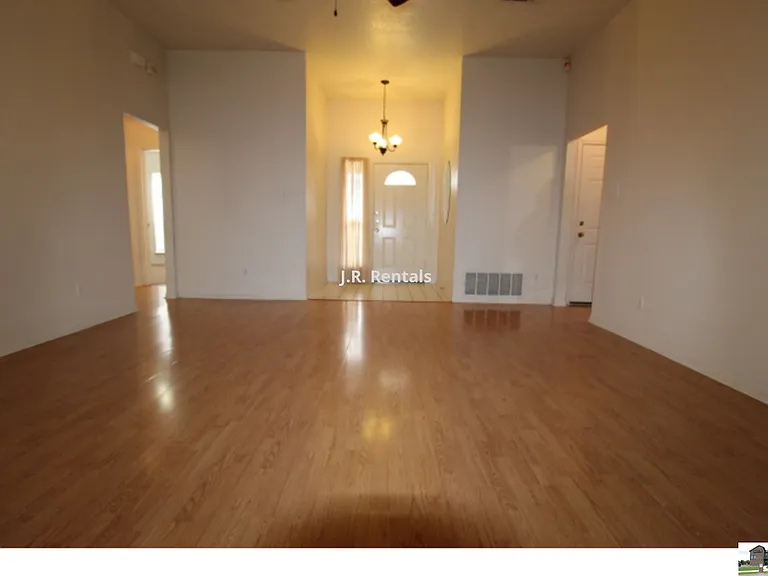 5211 James Loop — Photo 15