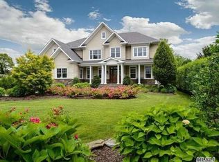 147 Eaton Ln, West Islip, NY 11795