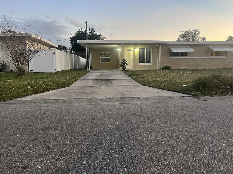 2495 Baywood Dr E — Photo 1