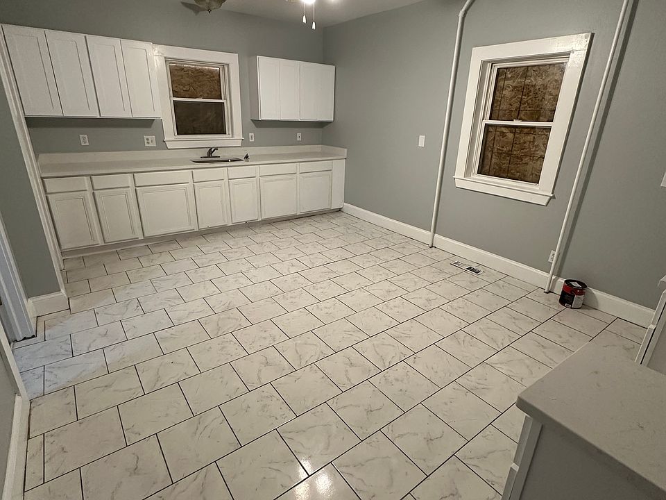 1st image of 153 James St #11