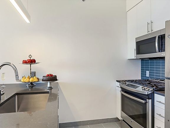 5th image of 180 Myrtle Ave #12R