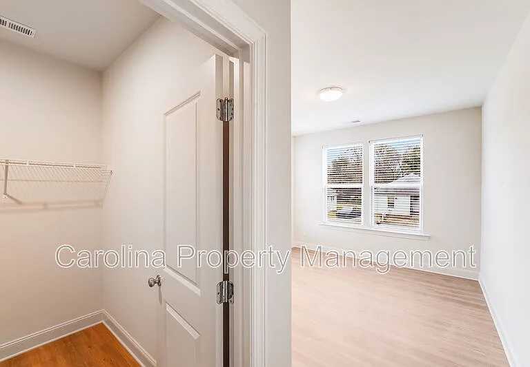 645 Brookwood St #B — Photo 20