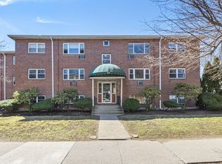 73 Walnut St APT 8, Newton, MA 02460