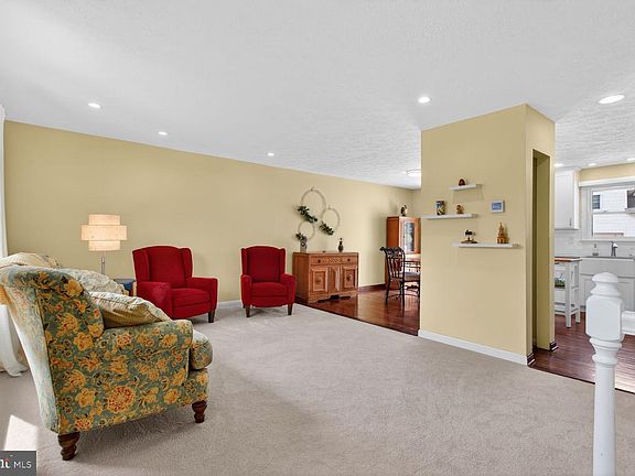 3rd image of 1300 Roundhouse Ct